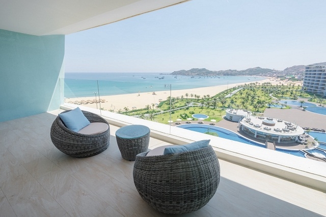 Các phòng khách sạn được sắp đặt một cách khéo léo để du khách có thể ngắm cảnh biển từ bất kì căn phòng nào