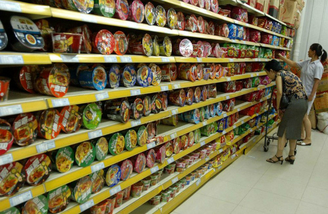 Doanh số hàng tiêu dùng nhanh kênh thương mại hiện đại có mức tăng lên đến 11,9% (Ảnh: Internet)