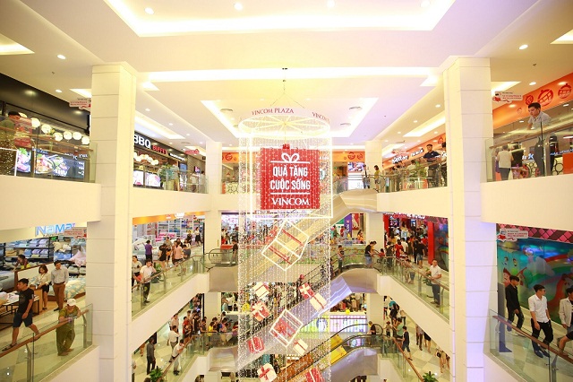 5 tầng TTTM Vincom Plaza Thái Nguyên chật kín khách hàng ngày khai trương