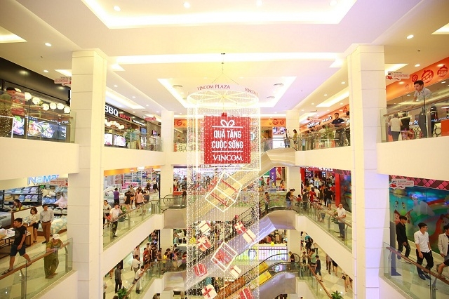 5 tầng TTTM Vincom Plaza Thái Nguyên chật kín khách hàng ngày khai trương