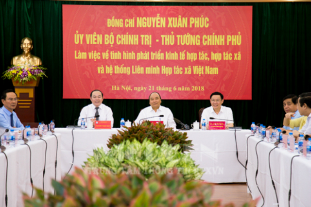 Thủ tướng Chính phủ Nguyễn Xuân Phúc làm việc với Liên minh HTX Việt Nam ngày 21/6/2018