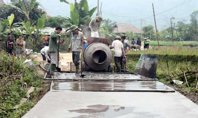 Làm đường giao thông nông thôn tại các địa phương trong tỉnh