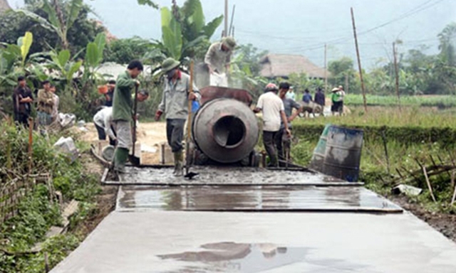 Làm đường giao thông nông thôn tại các địa phương trong tỉnh