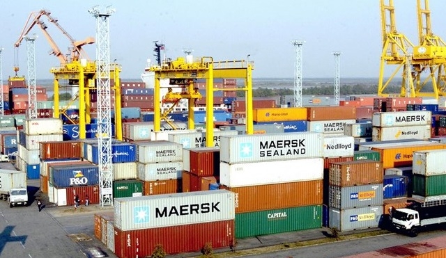 Cán cân thương mại hàng hóa của Việt Nam trong tháng 7 ước tính thâm hụt 300 triệu USD.