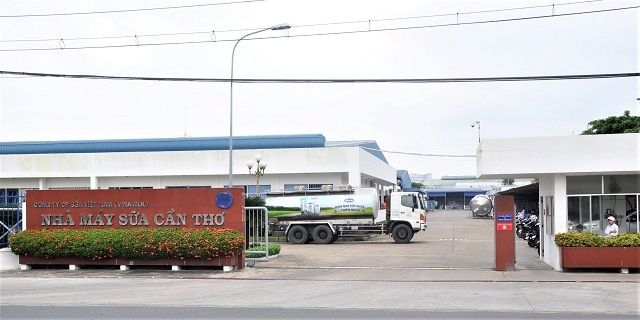 Cổng vào Nhà máy sữa Cần Thơ