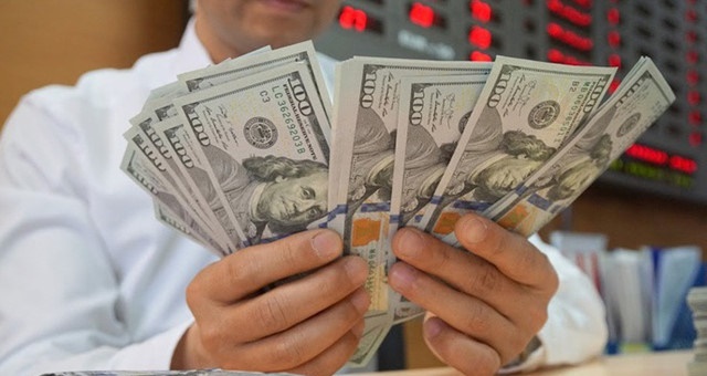 Ngân hàng Nhà nước tiếp tục tăng giá bán ra USD ở mốc 23.317 đồng/USD.