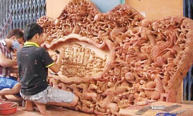 Sản xuất đồ gỗ mỹ nghệ cao cấp ở HTX Gỗ mỹ nghệ Thành Vinh