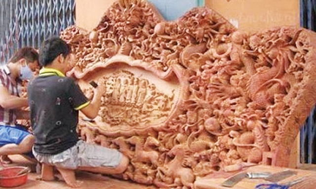 Sản xuất đồ gỗ mỹ nghệ cao cấp ở HTX Gỗ mỹ nghệ Thành Vinh