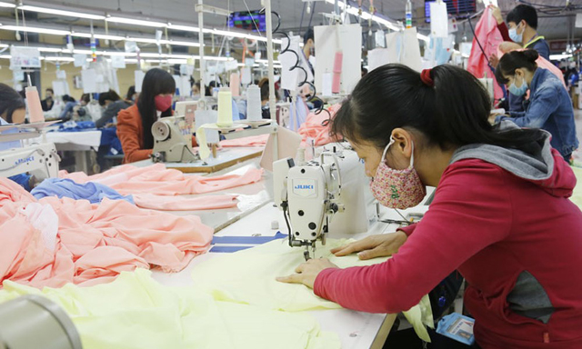 Không tạo dựng được thương hiệu riêng, DN dệt may khó giữ sân nhà