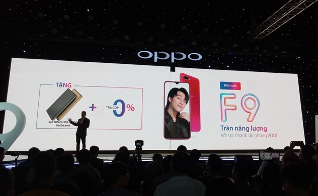 Ở thị trường Việt Nam, Oppo F9 được bán với cấu hình RAM 4GB.