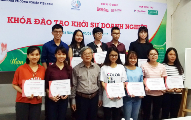 Học viên tham gia khóa đào tạo khởi sự doanh nghiệp.