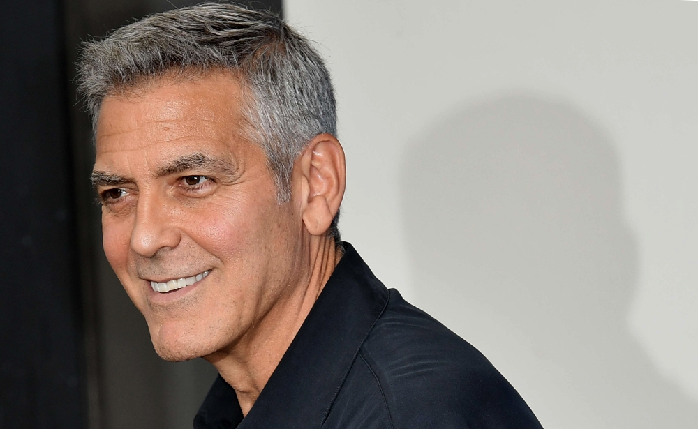 1- George Clooney Nam diễn viên đã kiếm được hơn 239 triệu USD trong năm 2018 nhờ vào thương vụ bán thương hiệu rượu tequila Casamigos. Lần xuất hiện cuối cùng của anh tại rạp là lần hợp tác với Julia Roberts trong bộ phim rất được chờ đợi “Quái vật tiền bạc” (Money Monster) năm 2016. Ảnh: SIPA