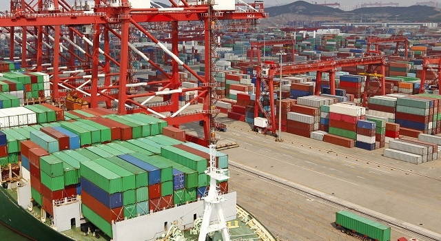 Nếu khối lượng giao dịch thương mại toàn cầu giảm 1% đồng nghĩa với xuất khẩu Nhật sẽ giảm 1,82%.