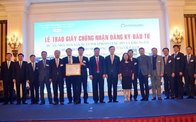 Lễ trao giấy phép đầu tư cho dự án (Ảnh: Báo Bà Rịa-Vũng Tàu)