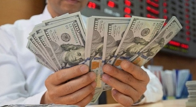 Giá mua - bán USD là 23.500-23.530 đồng/USD.