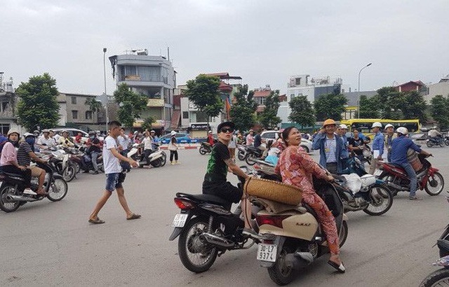 Người dân hoảng sợ do dư chấn động đất (Ảnh Internet)