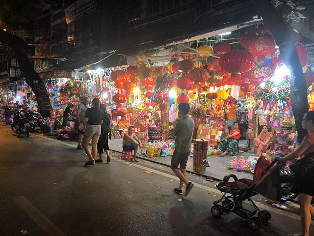 Đa phần các gia đình thường đi mua sắm vào các tối cuối tuần