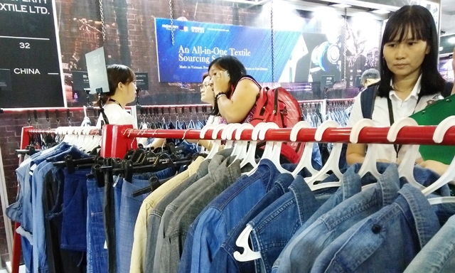 Tâm lý sính ngoại tạo áp lực cho các DN may mặc Việt trên sân nhà