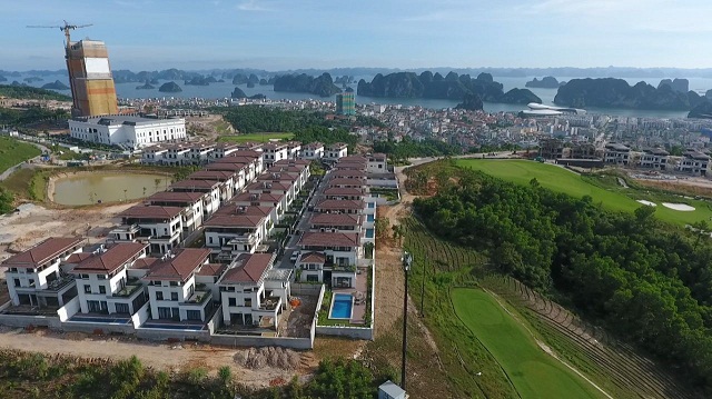 Một góc dự án FLC Hạ Long hướng vịnh từ trên cao