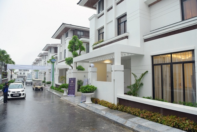 Dãy biệt thự Phoenix Hill đã hoàn thiện mặt ngoài và đi vào bàn giao