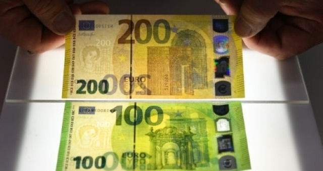 ECB phát hành tờ 100 và 200 Euro mới (Ảnh Internet)