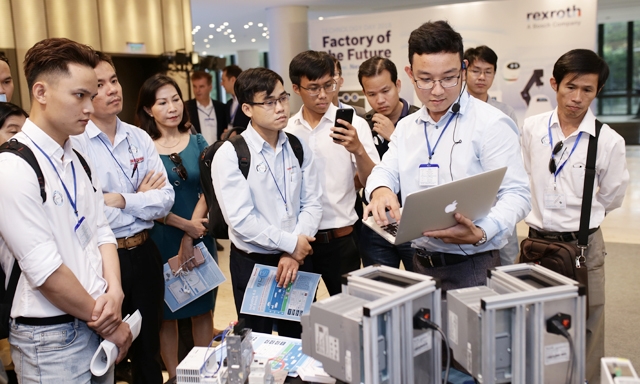 Việc đào tạo nguồn nhân lực cho CN 4.0 là yêu cầu cấp thiết