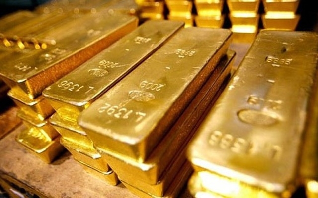 Giá vàng đang có xu hướng đi xuống do giới đầu tư lo ngại đồng USD tăng.