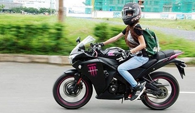 Xe máy phân khối lớn từ 175 cm3 trở lên là nhóm hàng được áp dụng quy trình cấp giấy phép tự động trực tuyến cấp độ 4