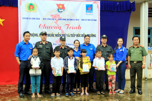 KCM thực hiện chương trình Tiếp sức đến trường.