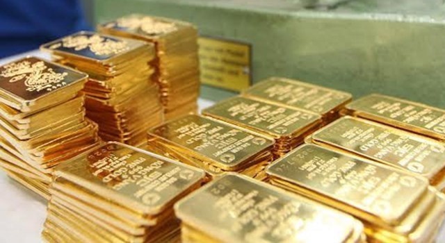 Giá vàng thế giới khoảng 33,67 triệu đồng/lượng, rẻ hơn giá vàng SJC trong nước khoảng 2,98 triệu đồng/lượng.