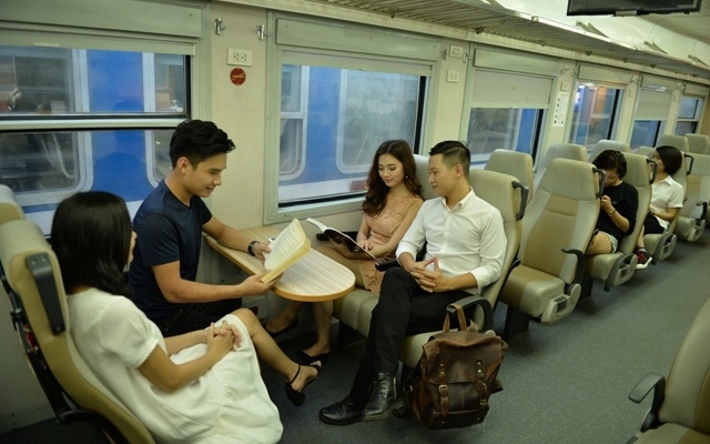 Doanh nghiệp cũng giảm 30% giá vé tàu cho học sinh, sinh viên.