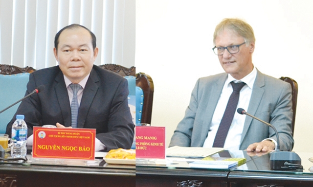 Chủ tịch Nguyễn Ngọc Bảo và Phó Đại sứ CHLB Đức Wolfgang Manig tại buổi làm việc