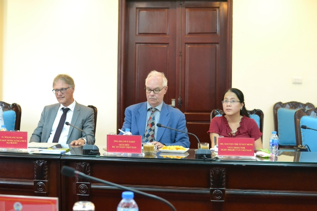 Ngài Phó Đại sứ cho biết Chính phủ Đức vẫn luôn mong muốn hợp tác và dành sự hỗ trợ lớn nhất cho việc phát triển mô hình KTHT, HTX tại Việt Nam.