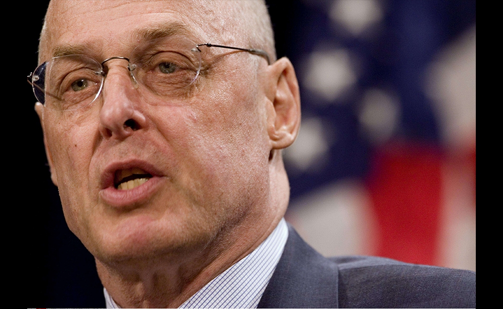Henry Paulson (72 tuổi) Vào thời điểm năm 2008, ông chủ cũ của Goldman Sachs (ông đã dành 32 năm ở đó) đang giữ chức vụ Bộ trưởng Tài chính Mỹ. Ông đứng sau kế hoạch giải cứu cho hệ thống ngân hàng Mỹ - một kế hoạch 700 tỷ đô la. Mặt khác, việc ông để ngân hàng Lehman Brothers chết đã gây ra một trận động đất trên thị trường tài chính. Cựu vô địch đấu vật thời trung học Henry Paulson đã đánh giá thấp tác động của một cuộc phá sản như vậy. Nhưng những người khác lại thấy trong quyết định này như một món quà ông dành cho “ngôi nhà cũ” Goldman Sachs, nơi mà ông đã rời ghế Chủ tịch ngân hàng có nhiều khoản cho vay dưới chuẩn để trở thành Bộ trưởng Tài chính Mỹ năm 2006. Ở tuổi 72, sau khi rời khỏi Phố Wall, ông đã thành lập Viện Paulson năm 2011 với quan điểm thúc đẩy tăng trưởng bền vững và môi trường. Ảnh: SIPA