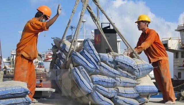 Sản lượng xuất khẩu sản phẩm xi măng đã về đích sớm và đạt 23,28 triệu tấn.