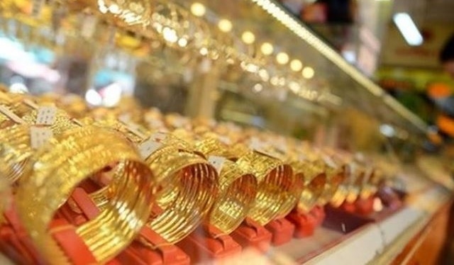Giá vàng thế giới tương đương 33,21 triệu đồng/lượng, thấp hơn giá vàng SJC hơn 3,1 triệu đồng/lượng.