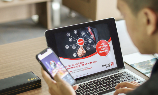 Với M-Payroll, Doanh nghiệp được hoàn toàn miễn phí chuyển lương cho nhân viên lên tới 5.000 tài khoản/lần.