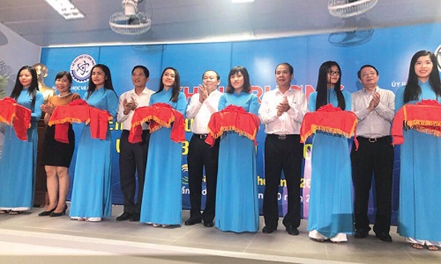 Chủ tịch Nguyễn Ngọc Bảo và Thứ trưởng Bộ KH&CN cắt băng khai trương Điểm kết nối cung cầu công nghệ vùng ĐBSCL tại Tp.Cần Thơ