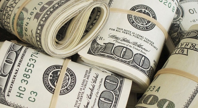 Vietcombank niêm yết giá USD ở mức 23.310-23.390 đồng/USD.