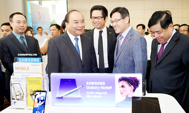 Thủ tướng trò chuyện với các nhà đầu tư nước ngoài