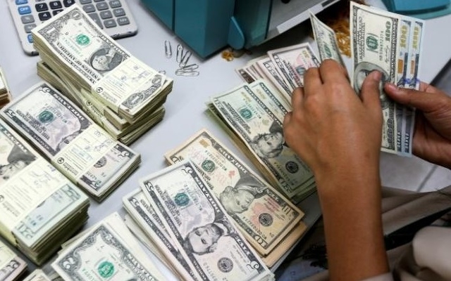Nhiều ngân hàng tiếp tục đẩy giá USD lên mức kịch trần.