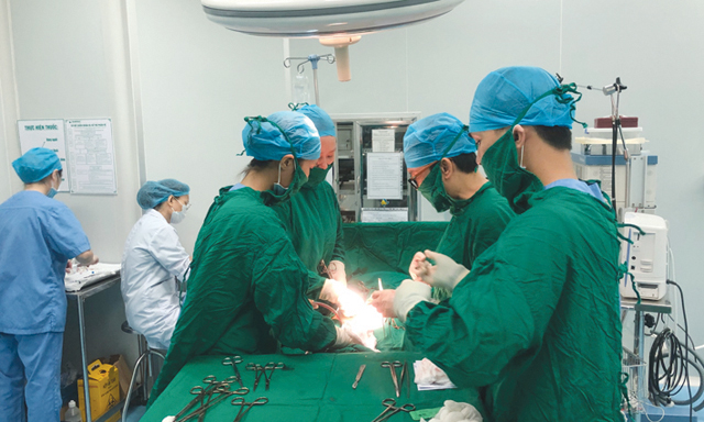 Trong phòng phẫu thuật