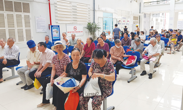 Quá tải bệnh nhân đến KCB BHYT tại Bệnh viện Hải An