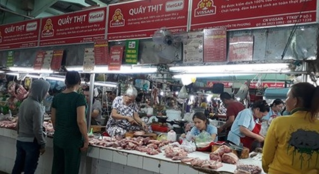 Ở chợ truyền thống, giá bán lẻ thịt lợn tăng từ 5.000 – 15.000 đồng/kg.