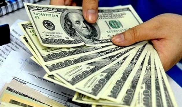 Các ngân hàng thương mại hôm nay vẫn duy trì giá giao dịch USD ở mức cao.