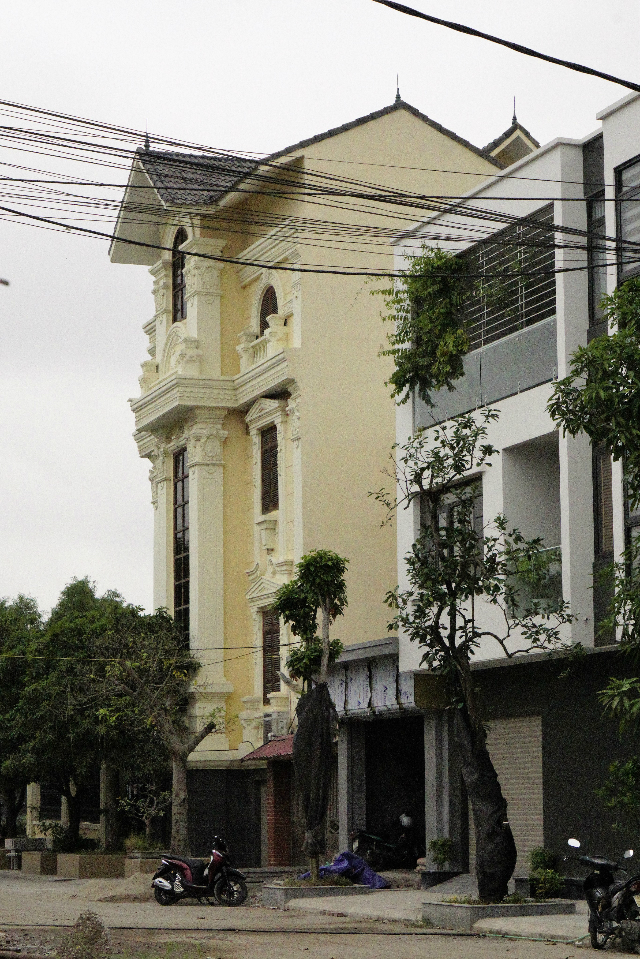 Những công trình đã xây dựng không phép kiên cố bất chấp sự ngăn cản của nhiều cơ quan chức năng.