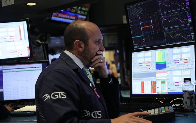 Các cổ phiếu của Mỹ đã hứng chịu những áp lực khi trái phiếu được giao dịch trở lại quanh mức cao so với nhiều năm.