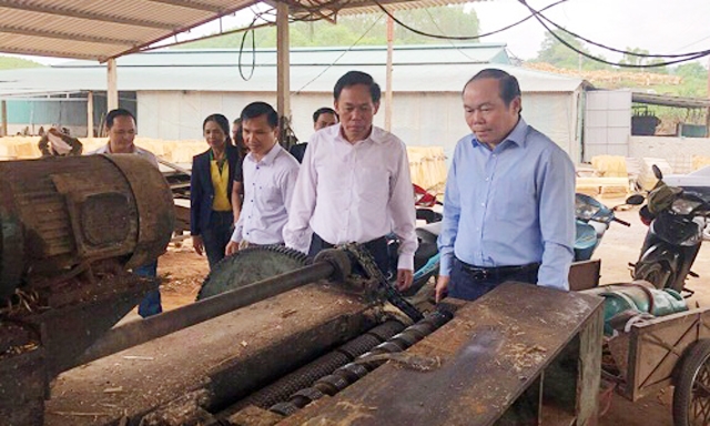 Chủ tịch Nguyễn Ngọc Bảo cùng đoàn công tác thăm và làm việc tại HTX Cường Trầm