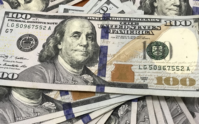 Trên thị trường tự do, giá mua - bán USD hiện đang là 23.440 23.460 đồng/USD.