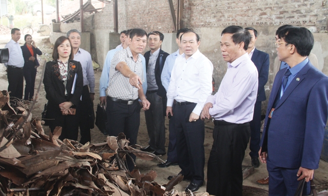Chủ tịch Liên minh HTX Việt Nam Nguyễn Ngọc Bảo thăm mô hình HTX Công Tâm